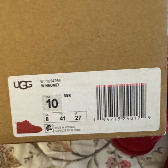 Red UGGS SIZE 10 - Picture 6 of 6